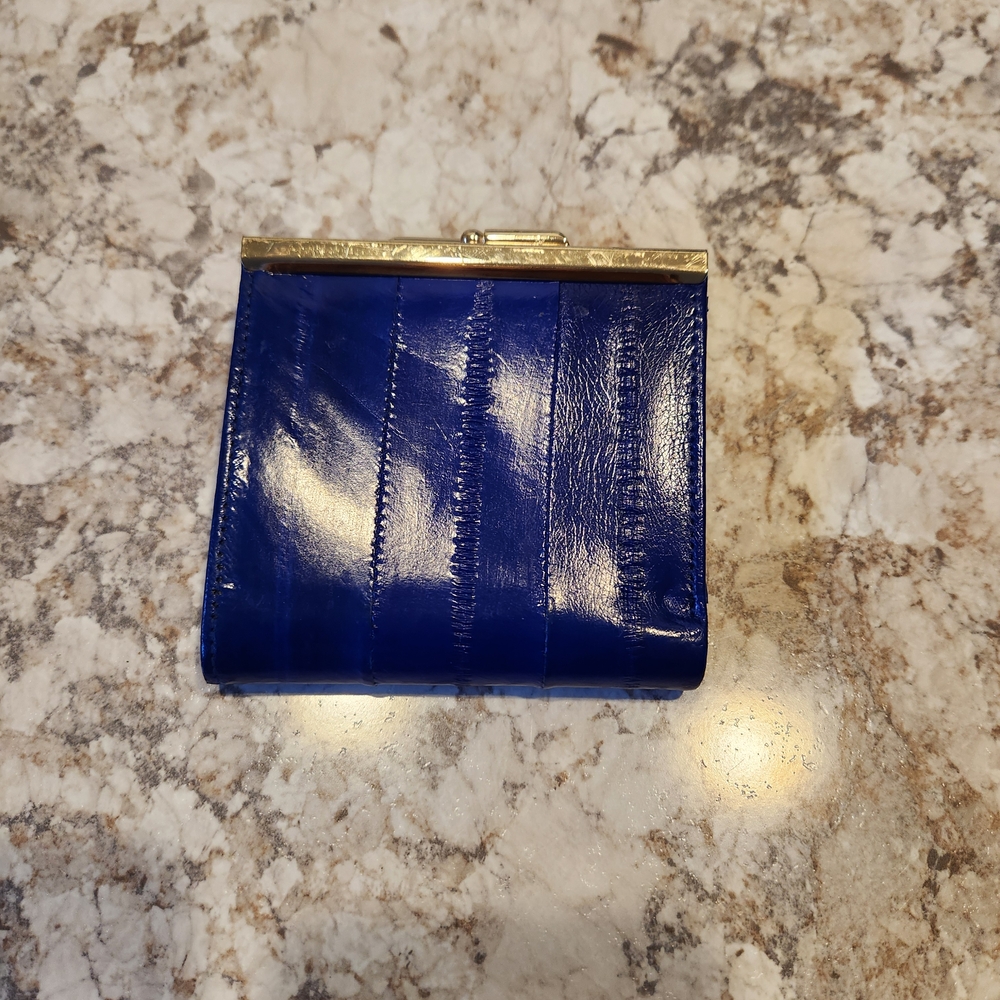 Elegant Elk Blue Leather Wallet - Picture 2 of 7